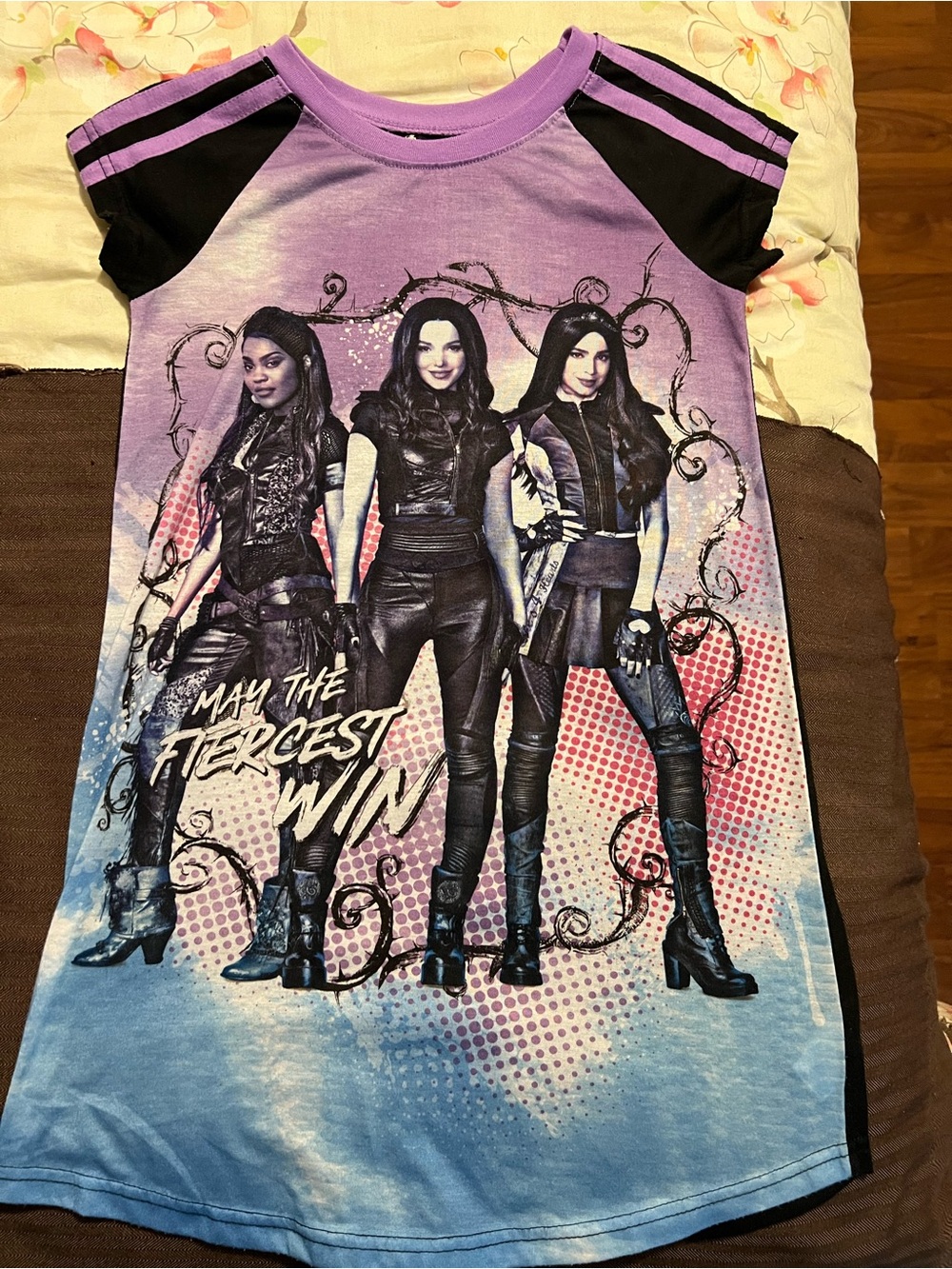 Disney Descendants Evie Mal Uma Nightgown Nightshirt Size 8 - Picture 1 of 3